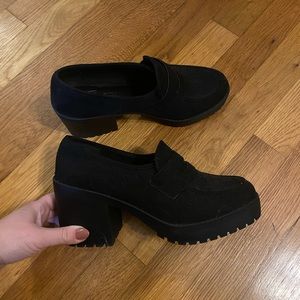 Heeled loafers